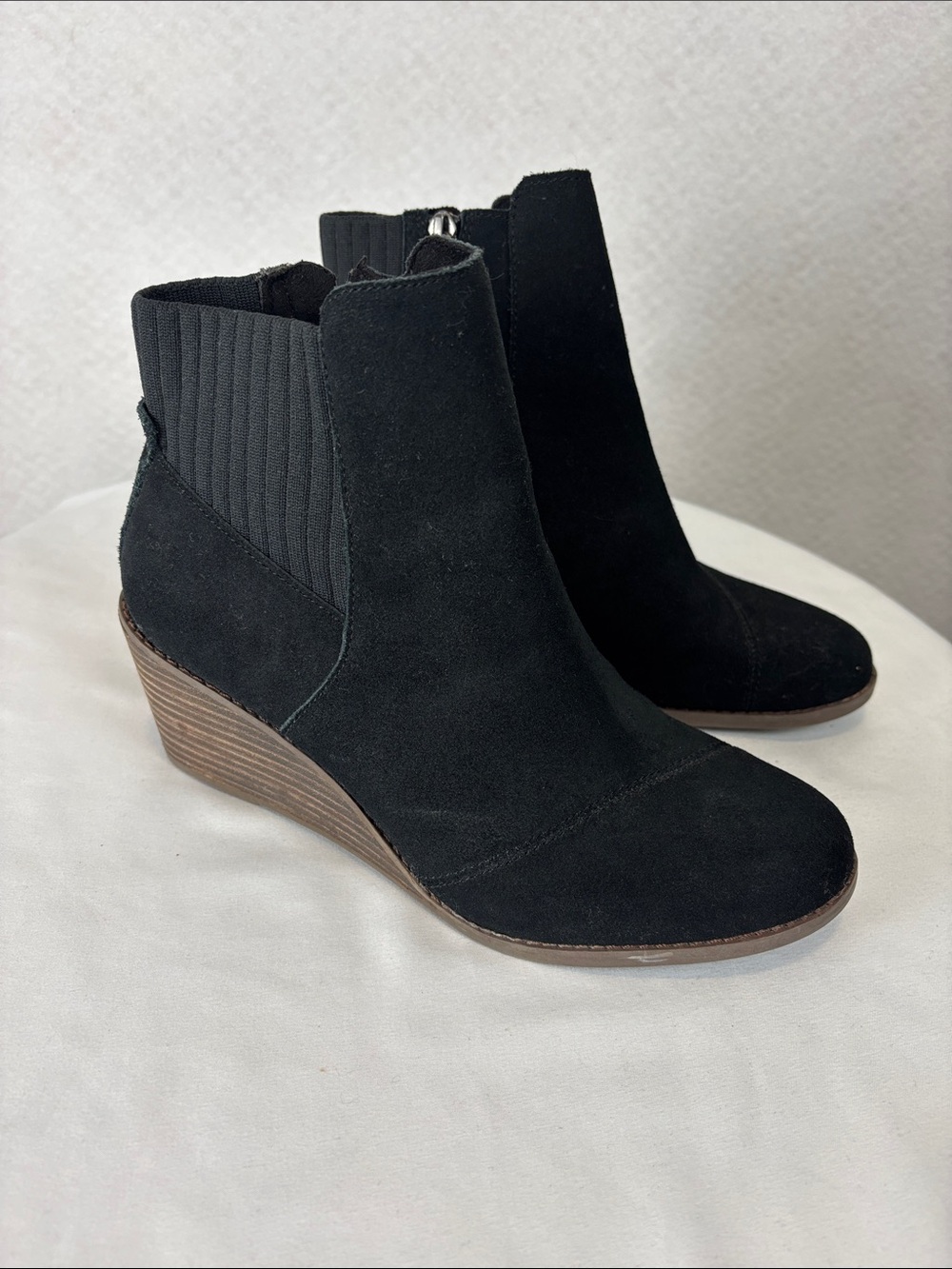 TOMS Black Suede Wedge Ankle Boots Women’s Size 7.5 Chelsea Booties Minimalist